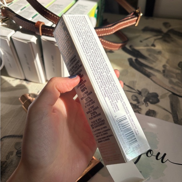 Charlotte Tilbury beautiful Skin Foundation - shade 6N - Picture 6 of 7